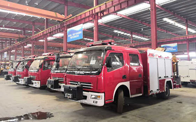 新东日多利卡外贸出口批量抢险救援消防车准备发车了