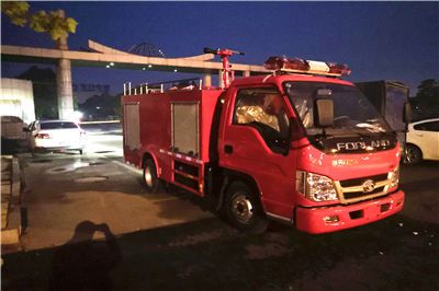 消防车厂家晚上赶着发福田消防水罐车