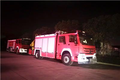 重汽豪沃国五抢险救援消防车准备发往湖南湘潭市，